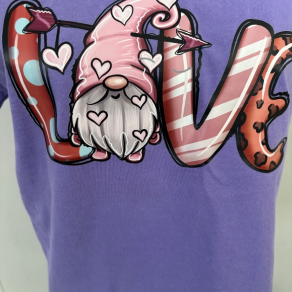 🕔 BRAND NEW NEVER WORN GNOME LOVE TSHIRT SIZE SMALL - Picture 2 of 7